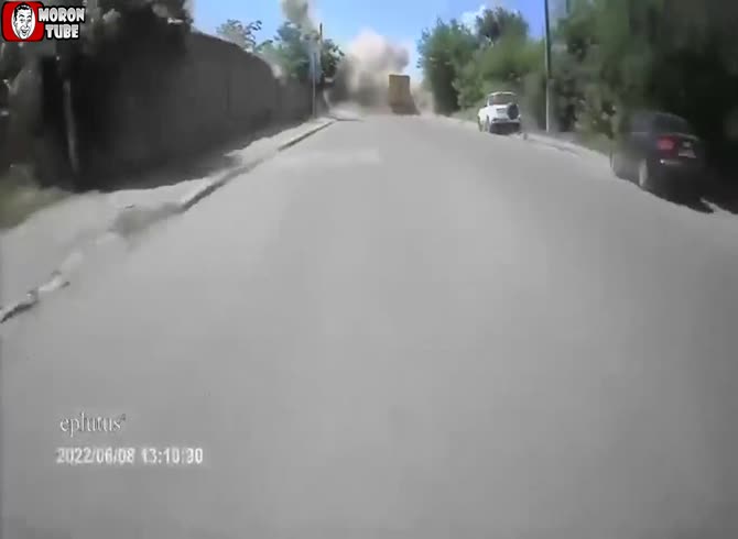 Video :Donetsk is a difficult place to drive!